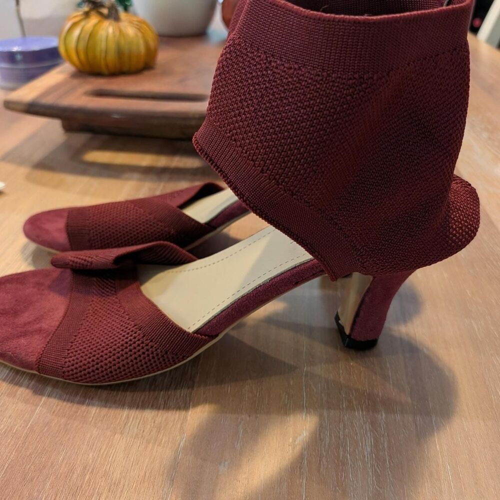 Burgundy knit heels with a 2.5" heel